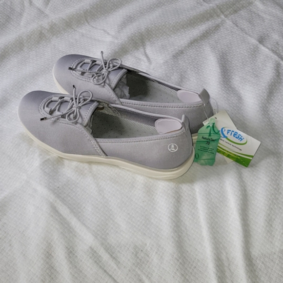 Land's End Light Gray Water Shoes Slip-on Size 8B NWT - Picture 4 of 7